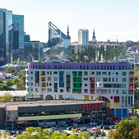 Kadriorg Plaza 2 Bedroom Free Parking شقة تالين